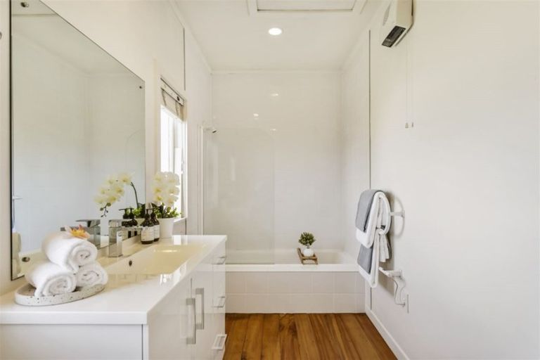 Photo of property in 1/53 Corunna Road, Milford, Auckland, 0620