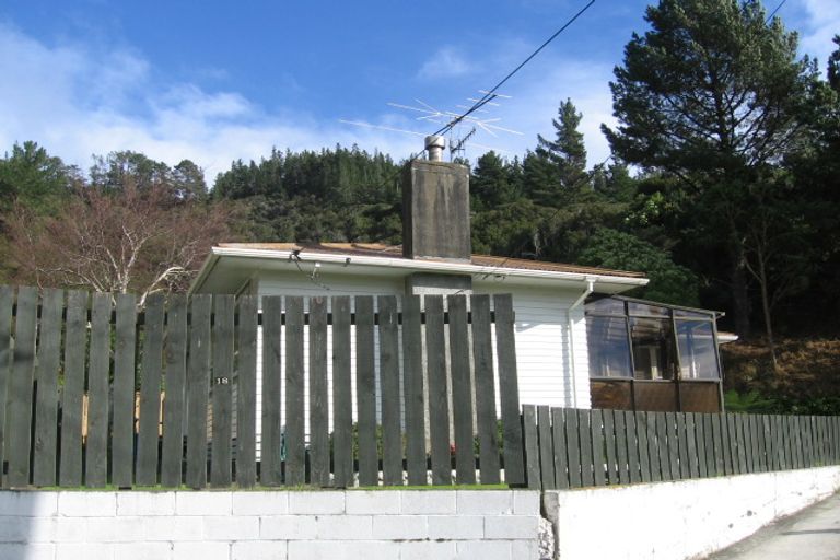 Photo of property in 19 Shackleton Grove, Stokes Valley, Lower Hutt, 5019