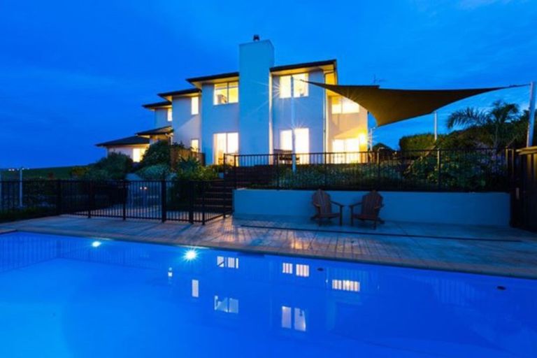 Photo of property in 17 Links Drive, Waiwhakaiho, New Plymouth, 4312