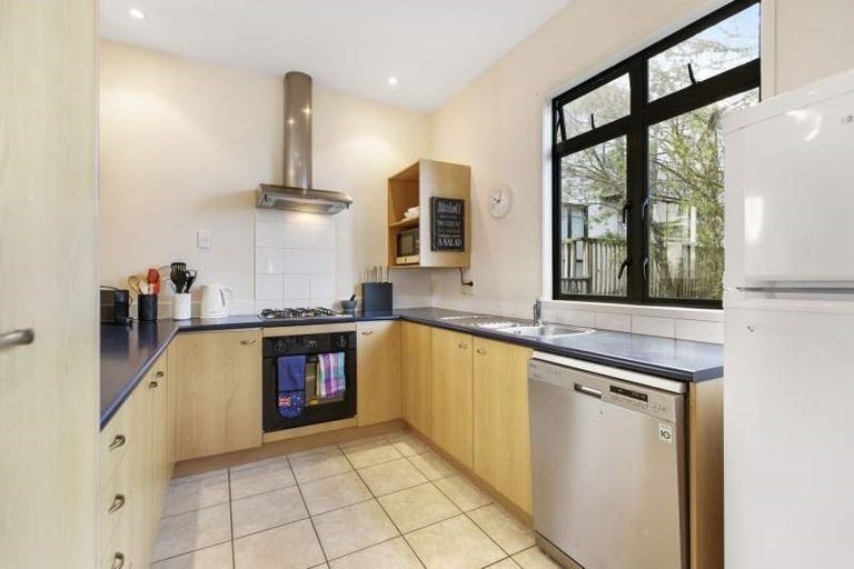 Photo of property in 10/69 Target Road, Totara Vale, Auckland, 0629