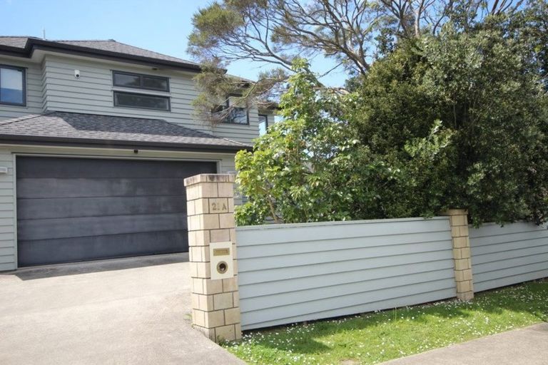 Photo of property in 21a Dallinghoe Crescent, Milford, Auckland, 0620