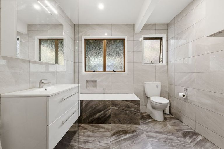 Photo of property in 142 Weatherly Road, Torbay, Auckland, 0630