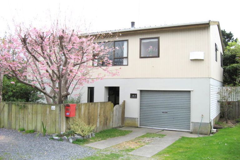 Photo of property in 15 Makora Road, Otaihanga, Paraparaumu, 5036