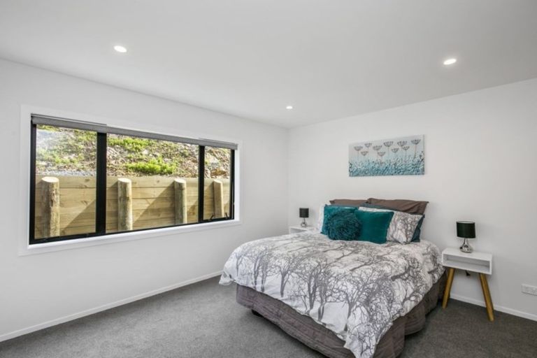 Photo of property in 5 Heaphy Court, Aotea, Porirua, 5024