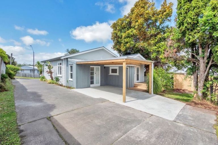 Photo of property in 21 Glendale Road, Glen Eden, Auckland, 0602