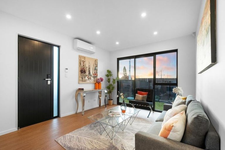 Photo of property in 37b Flanshaw Road, Te Atatu South, Auckland, 0610