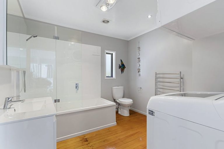 Photo of property in 14 Coates Road, Cockle Bay, Auckland, 2014