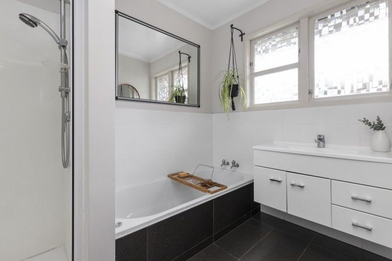 Photo of property in 4 Coulthard Terrace, Opaheke, Papakura, 2113