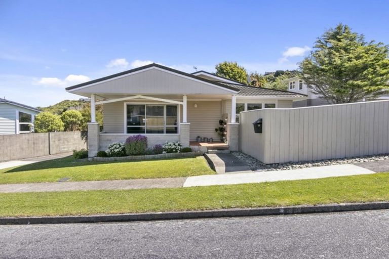 Photo of property in 25 Laurel Grove, Maungaraki, Lower Hutt, 5010