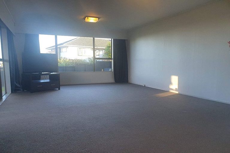 Photo of property in 64 Cypress Drive, Maungaraki, Lower Hutt, 5010