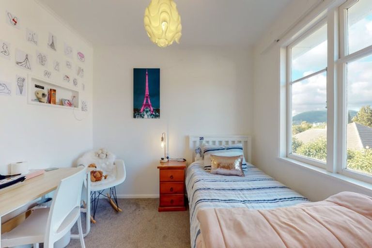 Photo of property in 20 Larsen Crescent, Tawa, Wellington, 5028