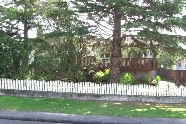 Photo of property in 32 Felgrove Street, Glendene, Auckland, 0602