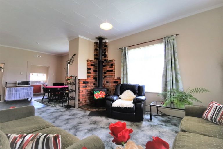 Photo of property in 3 Alexandra Street, Dannevirke, 4930