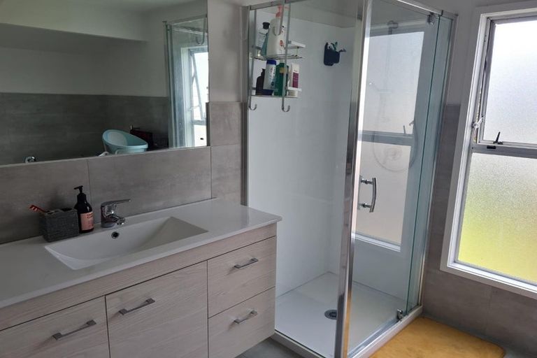 Photo of property in 71 West Harbour Drive, West Harbour, Auckland, 0618