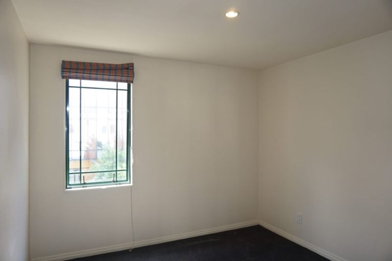 Photo of property in St James Courts, 5/77 Gloucester Street, Christchurch Central, Christchurch, 8013