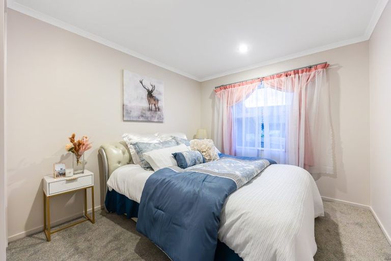 Photo of property in 18 Steamer Road, Silverdale, 0932