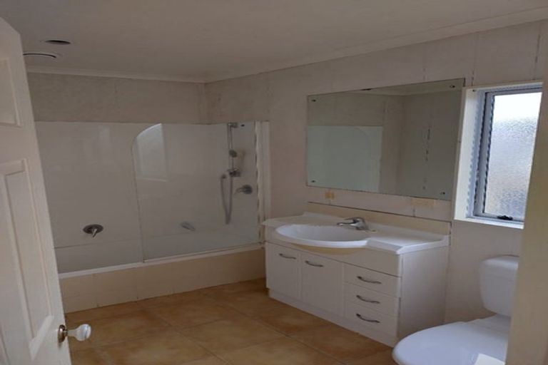 Photo of property in 2/10 Saints Court, Manurewa, Auckland, 2102