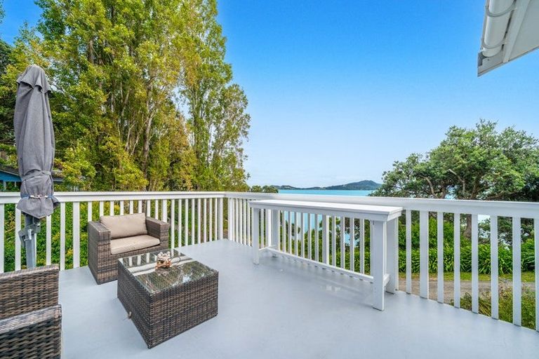 Photo of property in 120 Kawakawa Bay Coast Road, Kawakawa Bay, Papakura, 2585