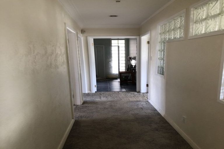 Photo of property in 125 Millbrook Road, Sunnyvale, Auckland, 0612
