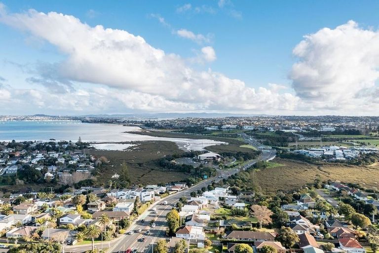 Photo of property in 2/9 Esmonde Road, Takapuna, Auckland, 0622