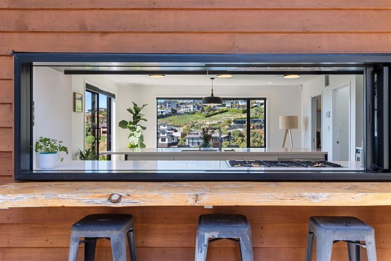 Photo of property in 17 Drayton Drive, Mount Pleasant, Christchurch, 8081