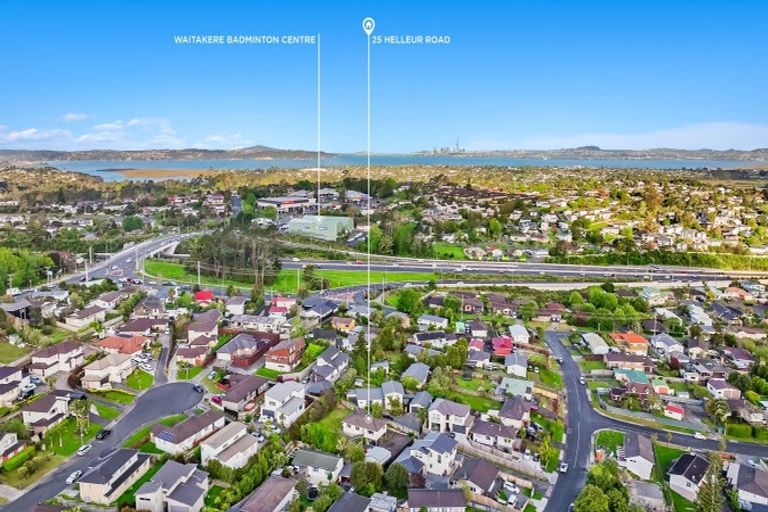 Photo of property in 25 Helleur Road, Massey, Auckland, 0614