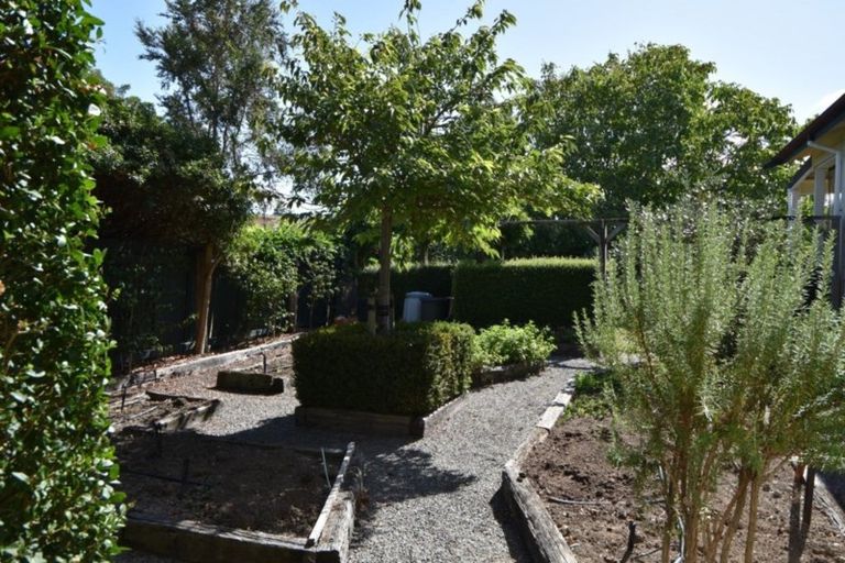 Photo of property in 17 Moreton Road, Carterton, 5713