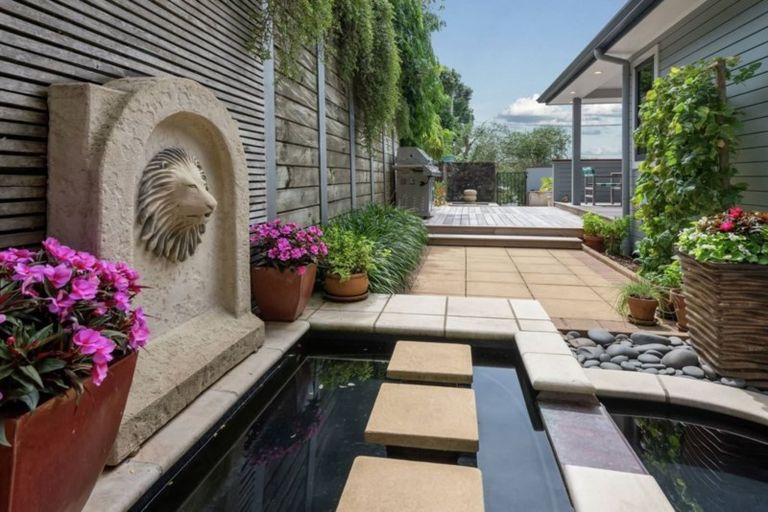 Photo of property in 2/3 Colmar Road, Mellons Bay, Auckland, 2014