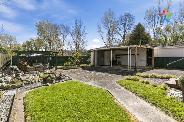 Photo of property in 195 Waddington Drive, Naenae, Lower Hutt, 5011