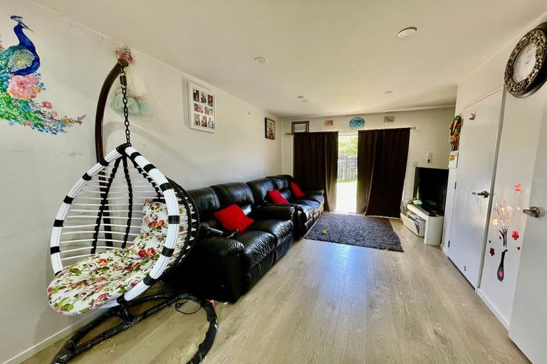 Photo of property in 15 Valour Lane, Papakura, 2110