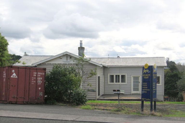 Photo of property in 543-545 West Coast Road, Oratia, Auckland, 0604