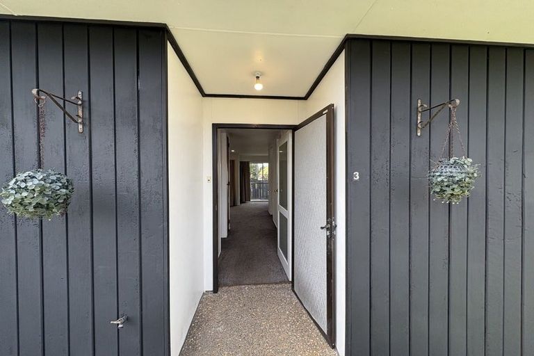 Photo of property in 3/109a Te Atatu Road, Te Atatu South, Auckland, 0610