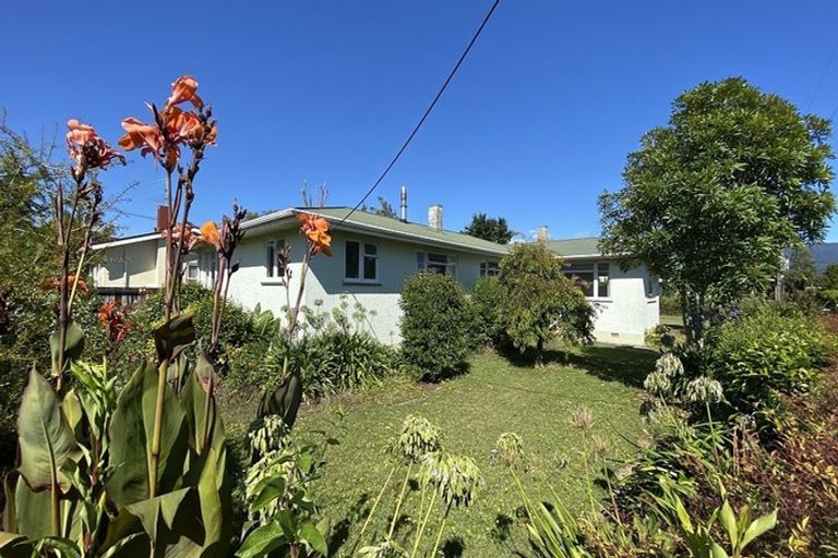 Photo of property in 181 Commercial Street, Takaka, 7110