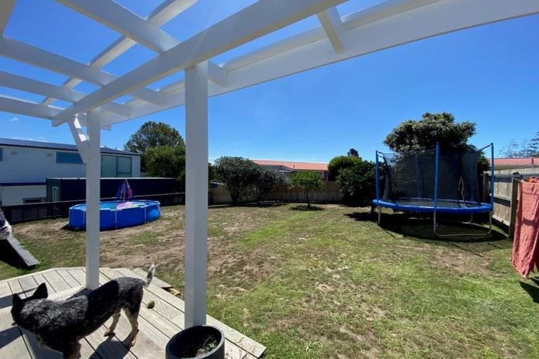 Photo of property in 68 Sylvan Crescent, Te Atatu South, Auckland, 0610