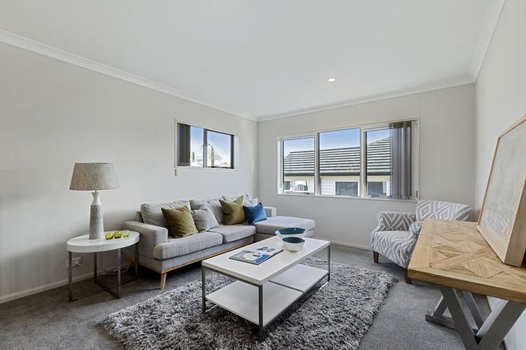 Photo of property in 12 Bur Oak Terrace, Schnapper Rock, Auckland, 0632