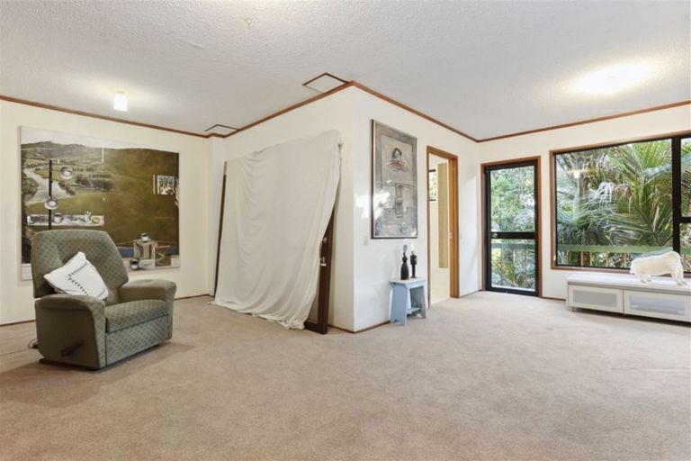 Photo of property in 138 Glenfield Road, Birkenhead, Auckland, 0626