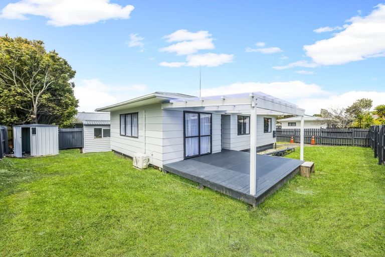 Photo of property in 1/98 Shifnal Drive, Randwick Park, Auckland, 2105