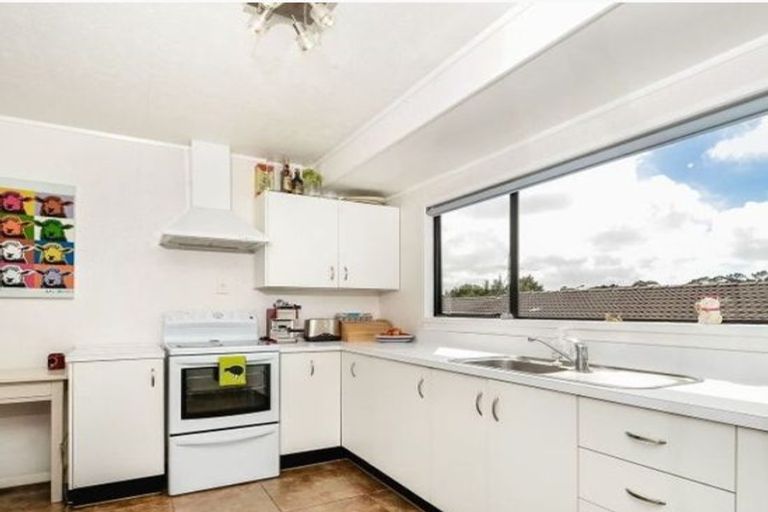 Photo of property in 81 Pupuke Road, Northcote, Auckland, 0627