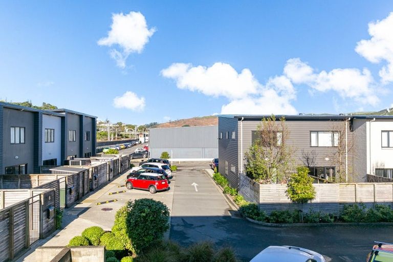 Photo of property in 23/9 Surrey Street, Tawa, Wellington, 5028