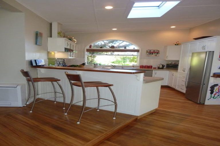 Photo of property in 19 Milton Terrace, Picton, 7220