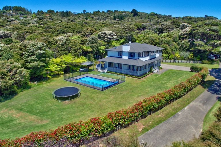 Photo of property in 33 Cochran Road, Oratia, Auckland, 0604