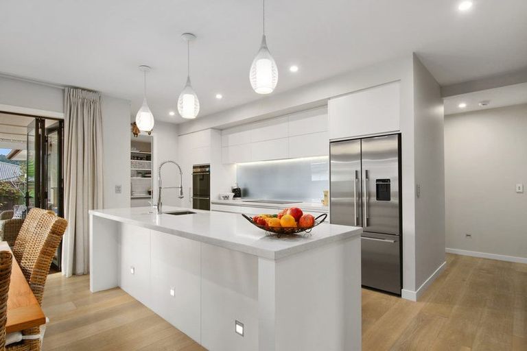 Photo of property in 16 Korako Drive, Kumeu, 0810