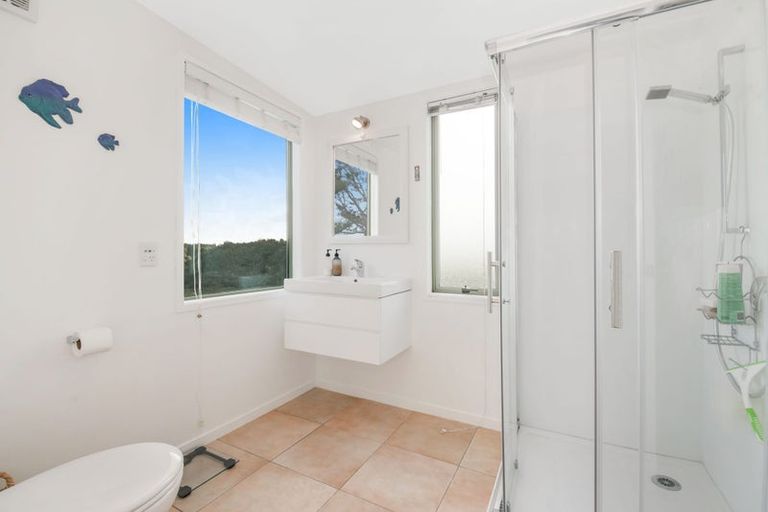 Photo of property in 2/9 Pemberton Avenue, Bayview, Auckland, 0629