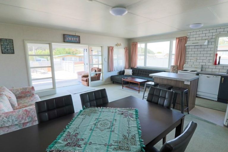 Photo of property in 6 Hennessy Street West, Foxton Beach, Foxton, 4815