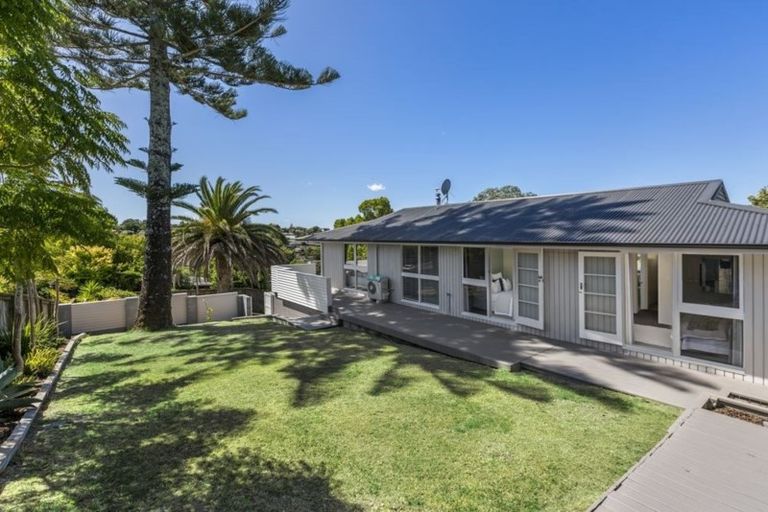 Photo of property in 10 Nor'east Drive, Northcross, Auckland, 0632