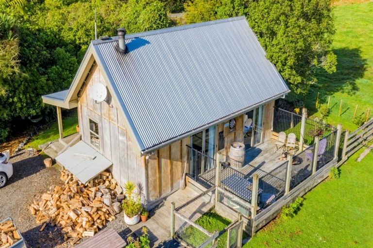 Photo of property in 302 Kuku Road East, Kuku, Levin, 5570