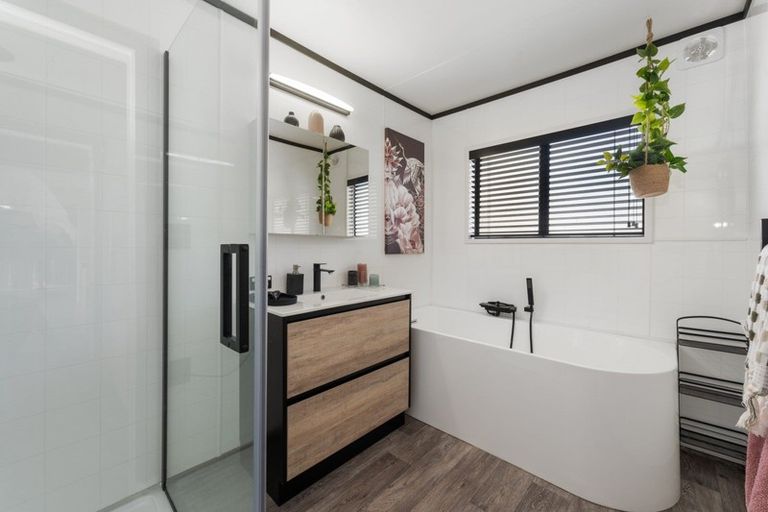 Photo of property in 2 Ascot Close, Richmond Heights, Taupo, 3330