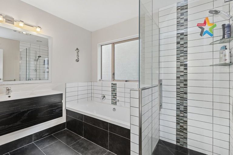 Photo of property in 95 Dowse Drive, Maungaraki, Lower Hutt, 5010