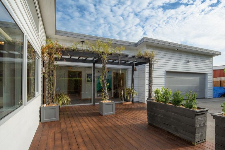 Photo of property in 24 Waimarama Street, Waikawa, Picton, 7220