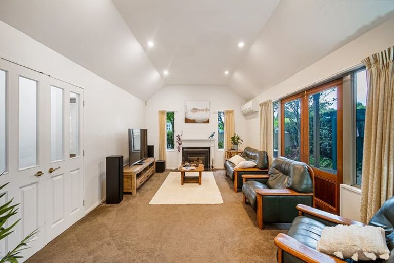 Photo of property in 124 Springfield Road, St Albans, Christchurch, 8014